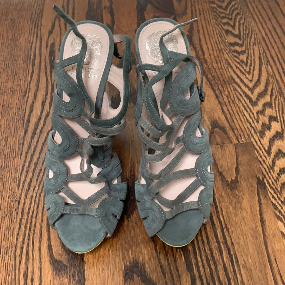 Barely worn Vince Camuto heels